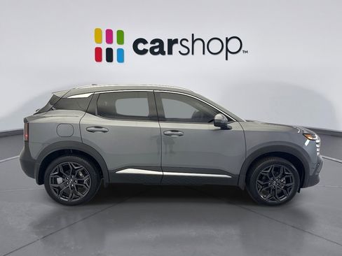 Used 2025 Nissan Kicks SR AWD/4WD image 6