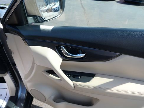 Used 2017 Nissan Rogue S AWD/4WD image 21