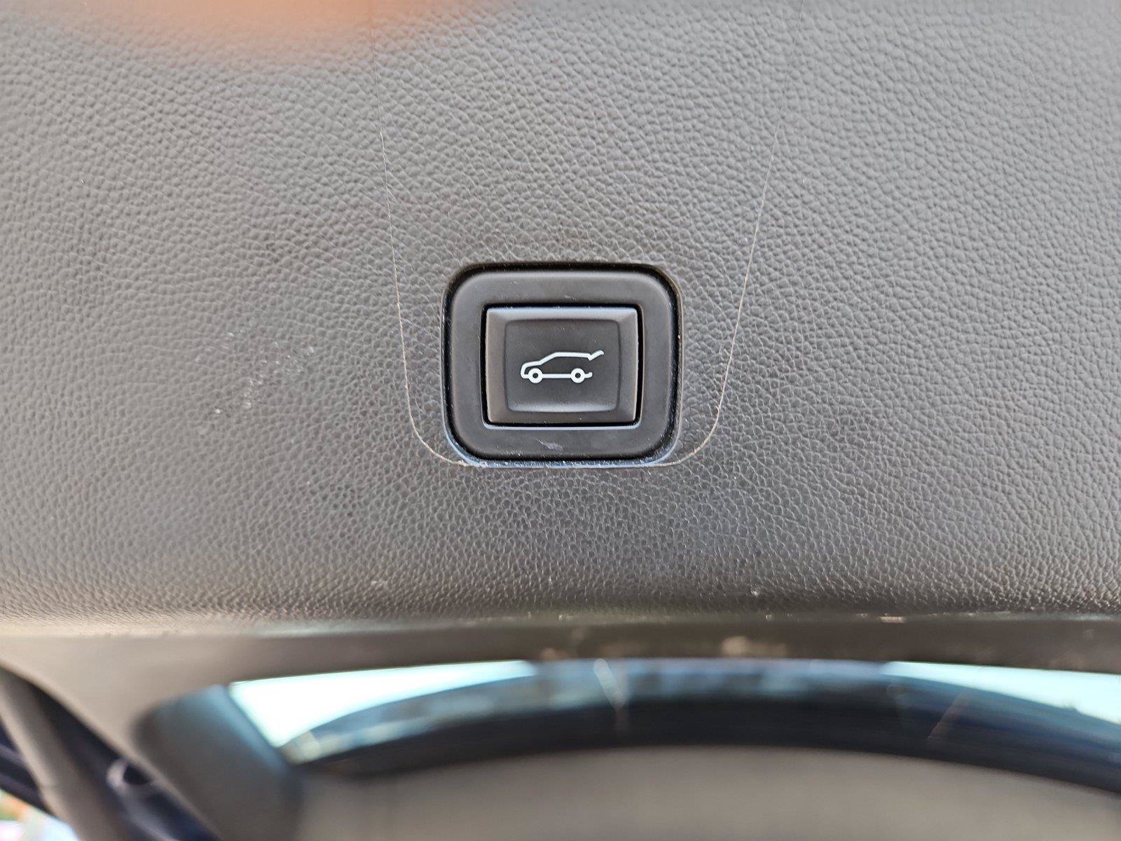 Used 2023 Chevrolet Traverse LT w/ LPO, Floor Liner Package AWD/4WD image 8