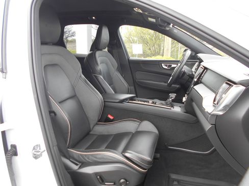 Used 2020 Volvo XC60 T6 R-Design w/ Protection Package Premier image 17