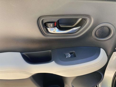 Certified 2024 Honda HR-V EX-L image 11