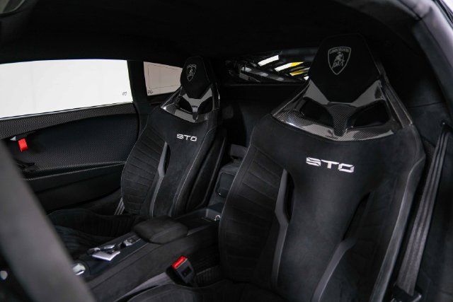 Used 2022 Lamborghini Huracan STO RWD image 16