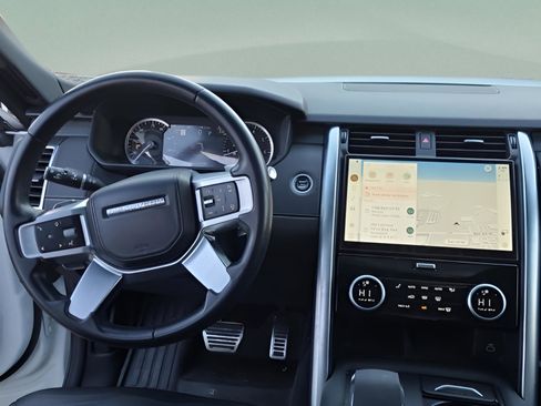 Used 2023 Land Rover Discovery S R-Dynamic image 7