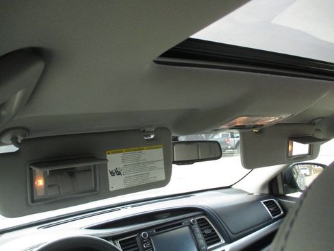 Used 2016 Toyota Highlander XLE image 38