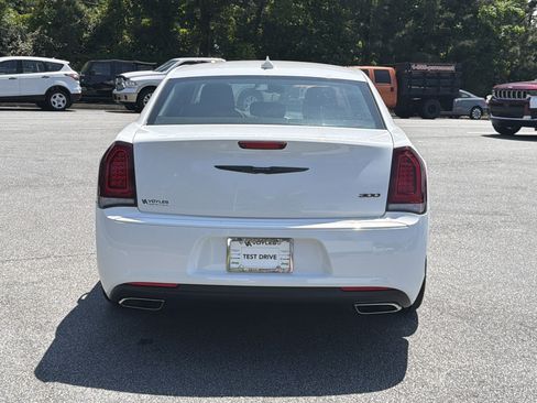 Used 2022 Chrysler 300 Touring w/ Sport Appearance Package RWD image 13