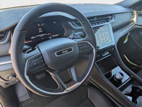 New 2025 Jeep Grand Cherokee L Altitude image 3