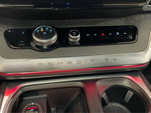 Used 2025 Ford Expedition Tremor AWD/4WD image 23