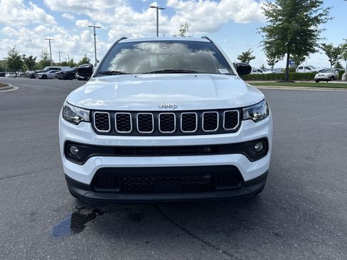 Certified 2025 Jeep Compass Latitude AWD/4WD image 3