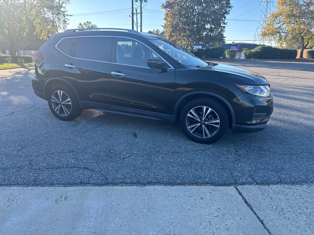 Used 2019 Nissan Rogue SV w/ Premium Package FWD image 5