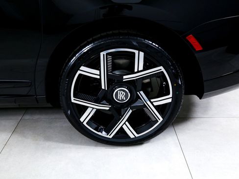 New 2026 Rolls-Royce Cullinan Black Badge image 44
