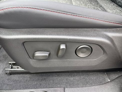 Used 2025 Chevrolet Colorado Z71 image 18