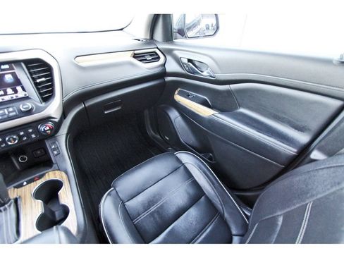 Used 2019 GMC Acadia Denali w/ Technology Package FWD image 11