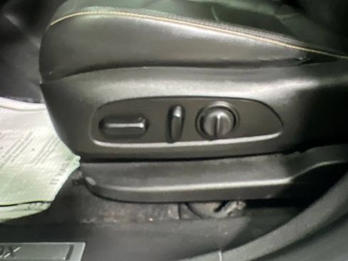 Used 2021 Chevrolet Equinox Premier AWD/4WD image 22