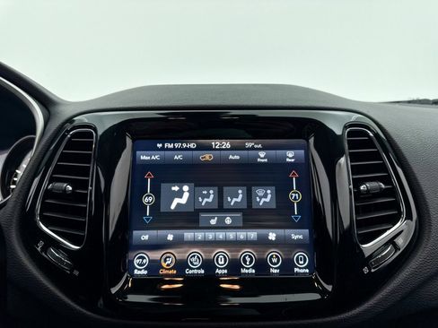 Used 2018 Jeep Compass Limited w/ Navigation Group image 23