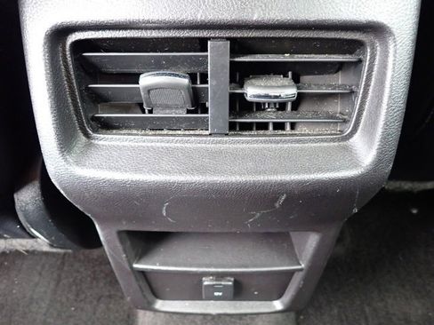 Used 2018 Ford Edge Titanium image 19