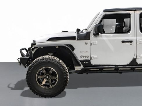 Used 2018 Jeep Wrangler Unlimited Sahara image 10