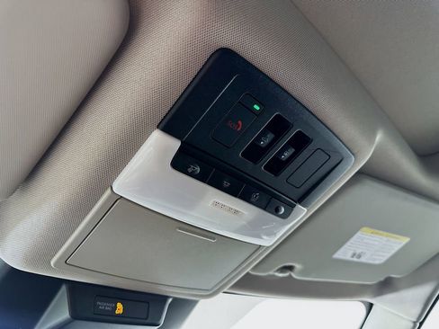 Used 2022 Nissan Rogue Platinum w/ Head-Up Display Package image 35