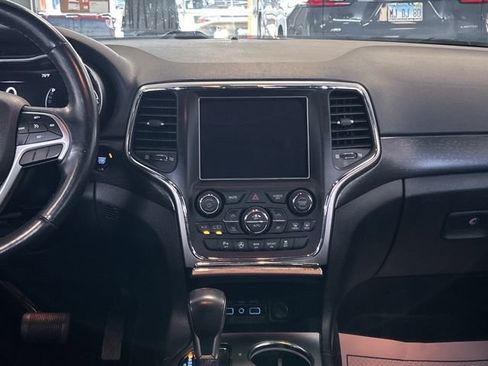 Used 2018 Jeep Grand Cherokee Altitude AWD/4WD image 23