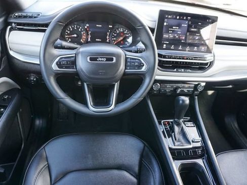 Used 2025 Jeep Compass Limited AWD/4WD image 17