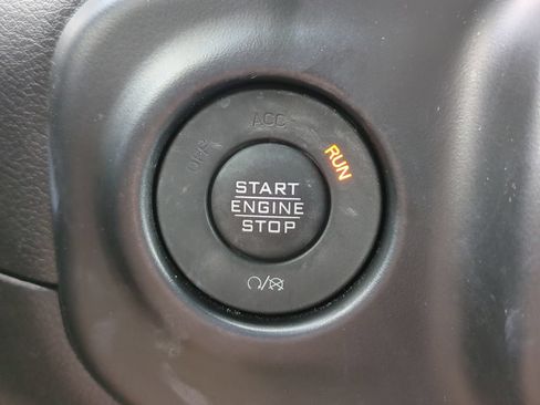 Used 2022 Jeep Wrangler Unlimited Sahara AWD/4WD image 28