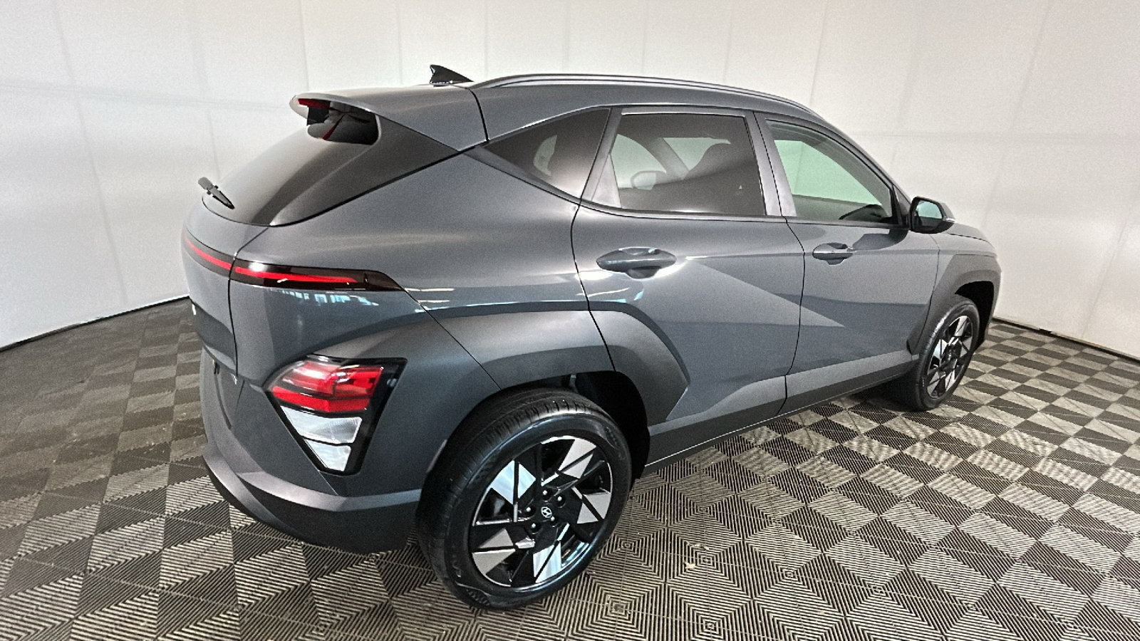 Used 2024 Hyundai Kona SEL AWD/4WD image 3