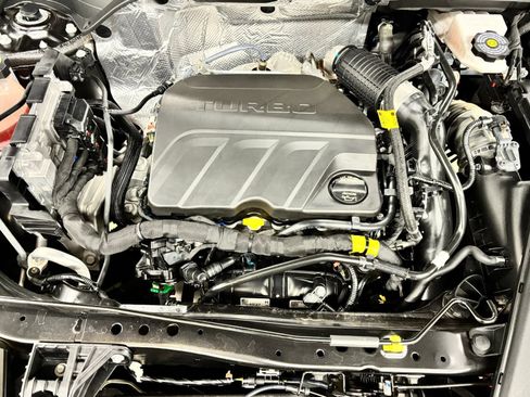 Used 2025 Chevrolet Trax LS w/ LS Convenience Package FWD image 24