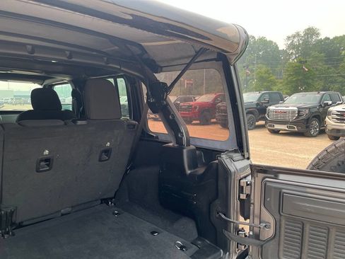 Used 2023 Jeep Wrangler Unlimited Sport AWD/4WD image 13