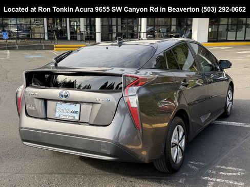 Used 2017 Toyota Prius Four image 8