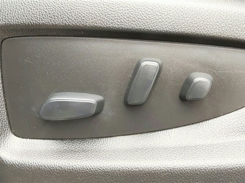 Used 2019 Chevrolet Suburban LT image 17