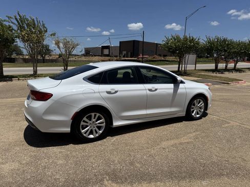 Used 2015 Chrysler 200 Limited w/ Convenience Group FWD image 3