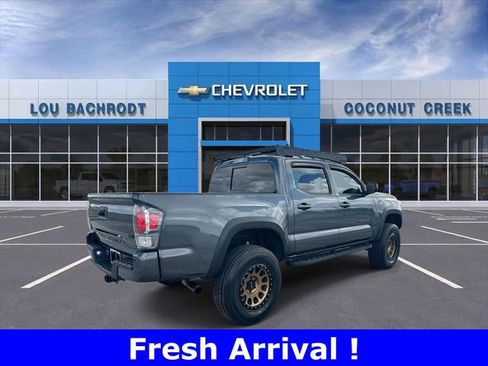 Used 2020 Toyota Tacoma TRD Off-Road w/ Technology Package image 8