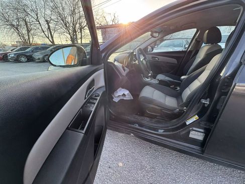 Used 2014 Chevrolet Cruze LS image 15