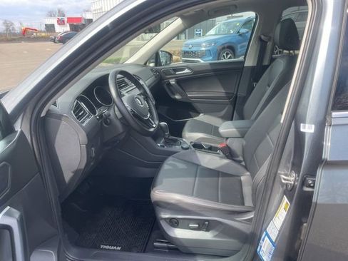 Used 2019 Volkswagen Tiguan SE w/ Panoramic Sunroof Package image 7