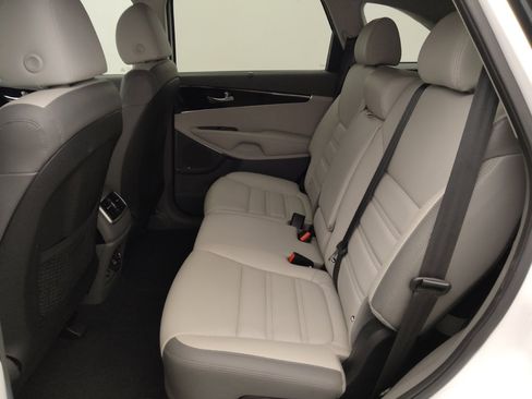 Used 2019 Kia Sorento SX w/ SX Touring Package FWD image 18