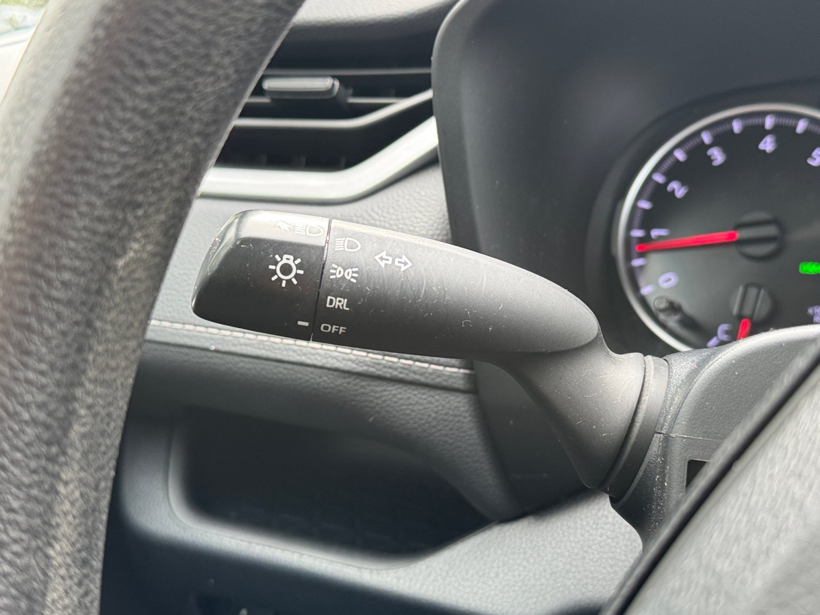 Used 2020 Toyota RAV4 LE w/ All Weather Liner Package AWD/4WD image 17