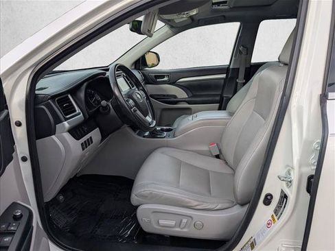 Used 2015 Toyota Highlander XLE AWD/4WD image 16