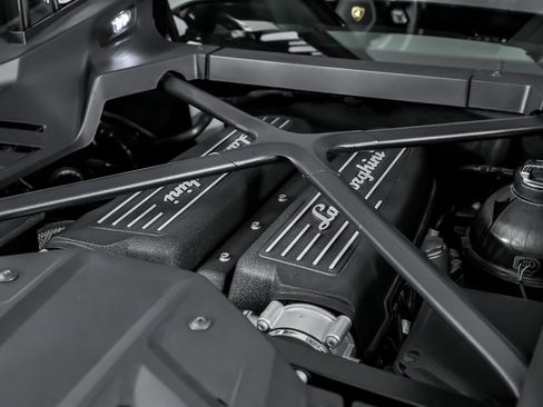 Used 2020 Lamborghini Huracan EVO image 17