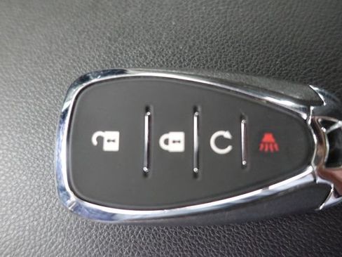 Used 2025 Chevrolet Trax LT FWD image 17