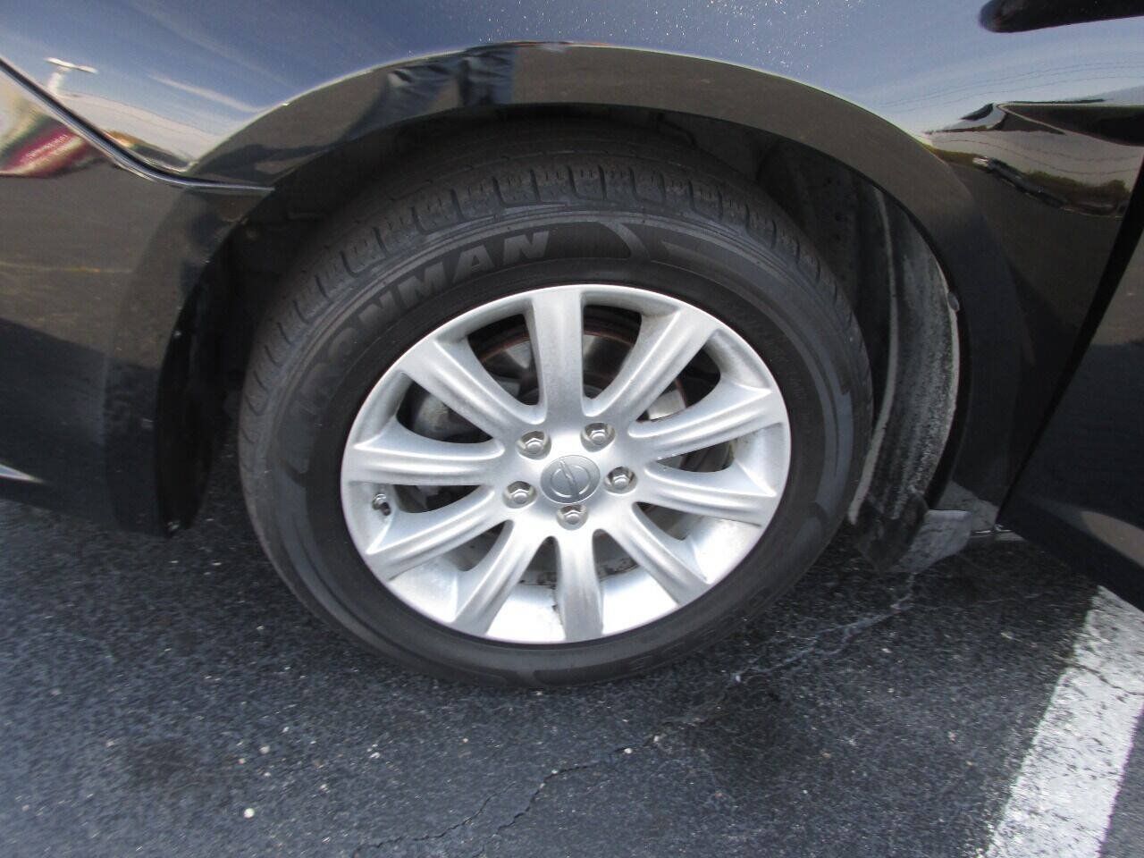 Used 2013 Chrysler 200 Touring FWD image 27