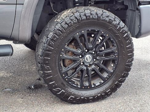 Used 2019 Nissan Titan PRO-4X w/ Pro-4x Convenience Package image 9