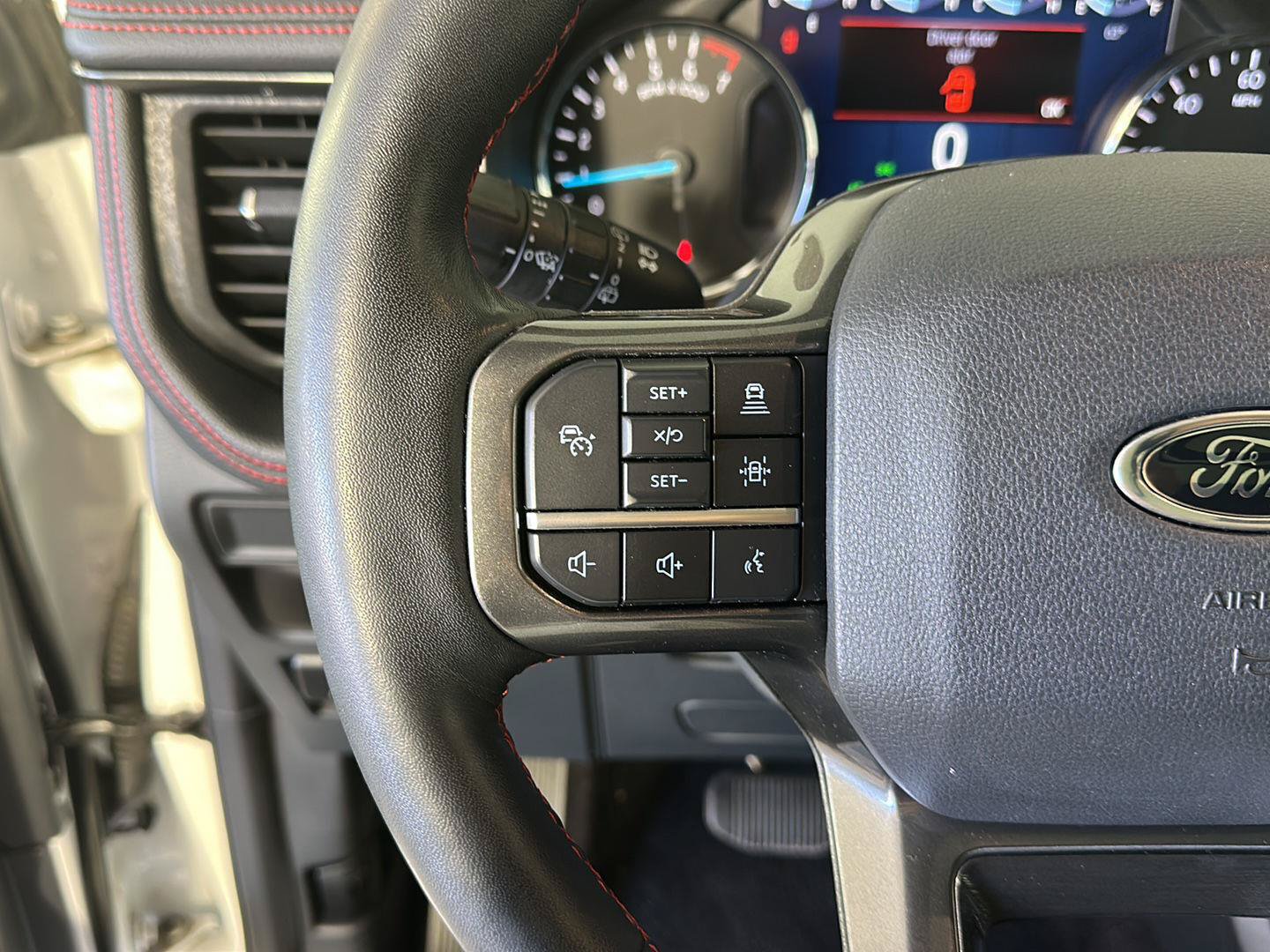Used 2023 Ford Expedition Limited AWD/4WD image 12