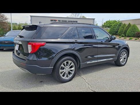 Certified 2022 Ford Explorer XLT w/ Equipment Group 202A AWD/4WD image 8