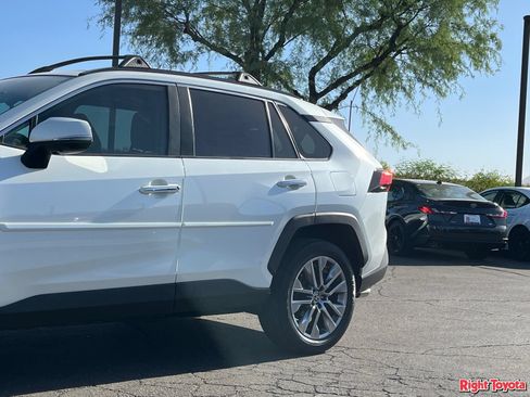 Used 2022 Toyota RAV4 Limited FWD image 10