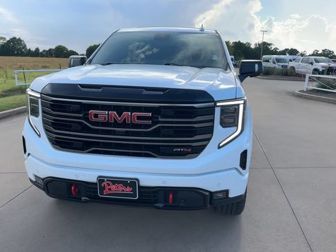 Used 2025 GMC Sierra 1500 AT4 w/ AT4 Premium Package AWD/4WD image 4
