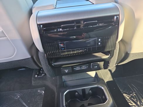 New 2026 Jeep Grand Wagoneer 4WD image 13