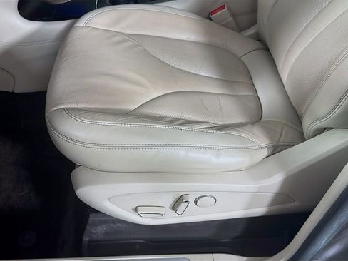 Used 2017 Lincoln MKC Select w/ Select Plus Package image 23