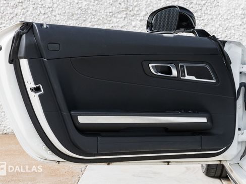 Used 2021 Mercedes-Benz AMG GT Roadster image 19