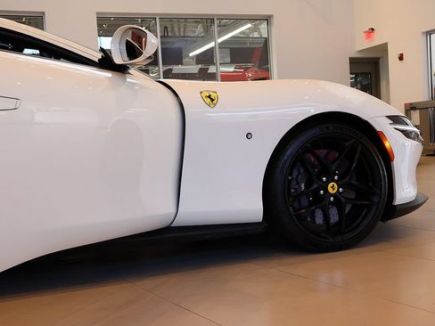 Used 2021 Ferrari Roma RWD image 33