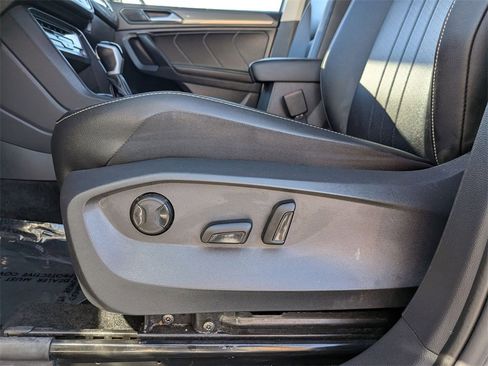 Used 2024 Volkswagen Tiguan SE image 16