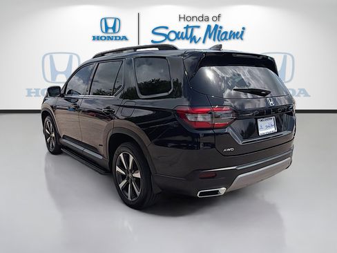Used 2023 Honda Pilot Touring image 5